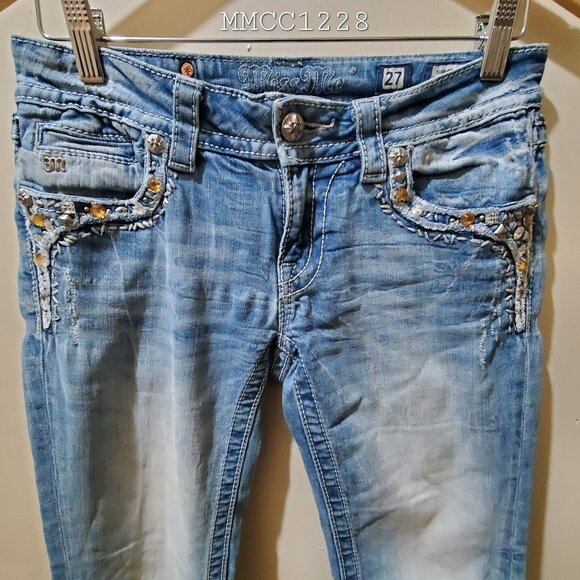 Women's Miss Me Signature Cuffed Capris - Picture 4 of 8